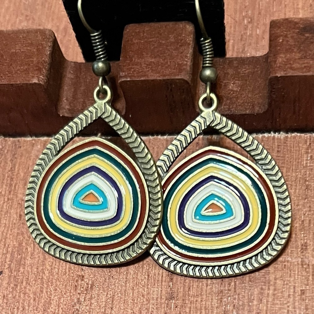 Beautiful pair of Boho earrings, BN!